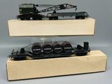 une maquette de train surmontée d'une grue