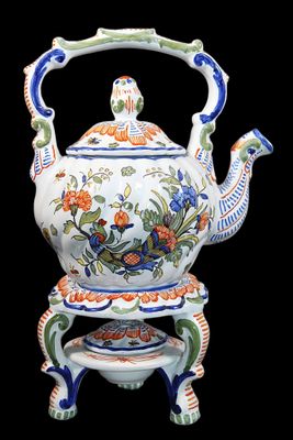 THEIERE et son RECHAUD en faïence à décor "Vieux Rouen" dit …