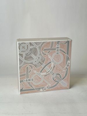 a picture of a small box with a design on it