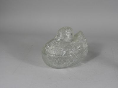 terrine en verre en forme de canard.