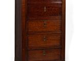 une image d'une commode en bois avec un plateau en marbre