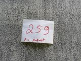une photo d'un morceau de tissu sur lequel est accrochée une étiquette de prix
