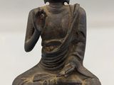 une image représentant une statue de Bouddha assis en position du lotus