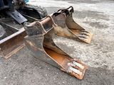 a close up of the front end of a bulldozer