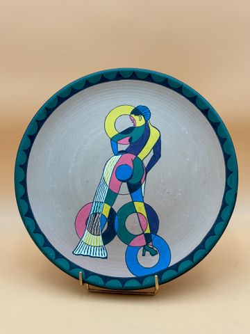 Assiette figurant un personnage. Céramique BASSAM, Ivoire RCI. D 