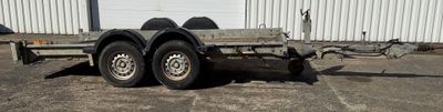 an image of a trailer parked in front of a building