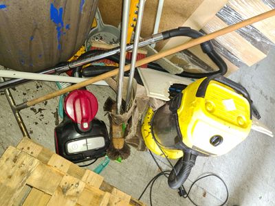 L28 : Aspirateur KARCHER et aspirateur traineau
