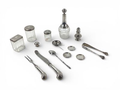 Lot en argent dépareillé comprenant : Une carafe à liqueur e… - Photo 1