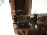 une machine qui se trouve dans le coin d'une pièce