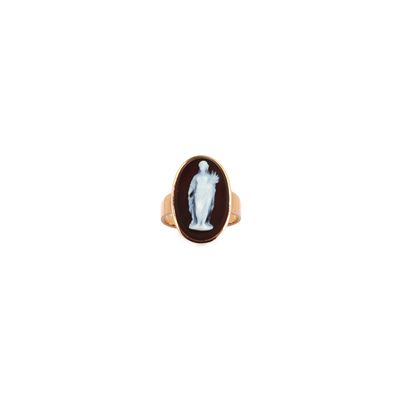 Bague en or rose 750‰ et camée agate deux couches figurant l…