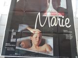 une grande affiche représentant une femme dans une baignoire