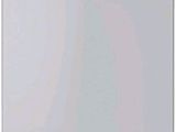 une photo d'un congélateur coffre blanc sur fond blanc