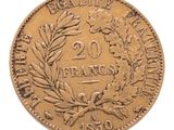 gros plan d'une pièce de monnaie sur fond blanc