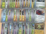 beaucoup de cartes sur la table