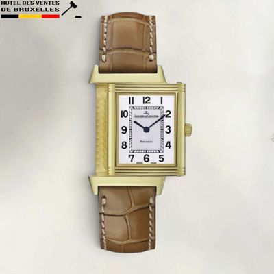 une image d'une montre en or avec un bracelet en cuir marron