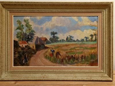 une peinture à l'huile représentant une scène de vie à la ferme, dans un cadre doré, posée sur une table en bois