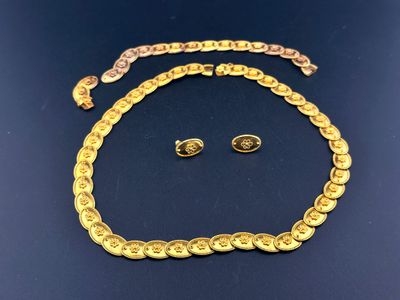 Parure dans le goût hellénistique en or 22k comprenant une p…