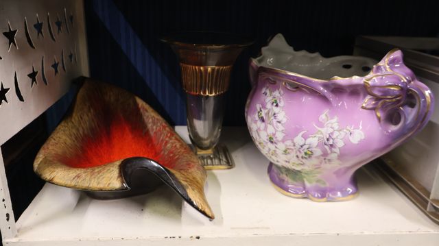 Cache pot en St AMAND modèle Halage, vase cornet en verre, plat e...