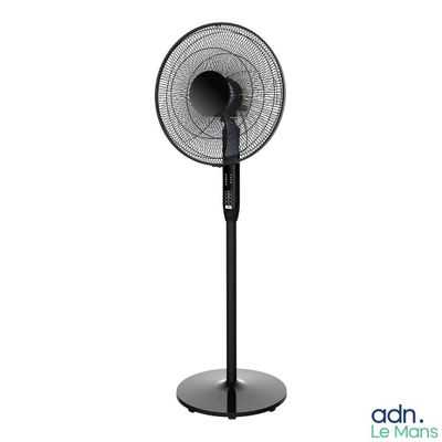 une image représentant un ventilateur sur pied noir sur fond blanc