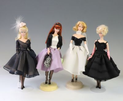 BARBIE SILKSTONE. Reunion de 4 poupées avec vêtements. - Photo 1