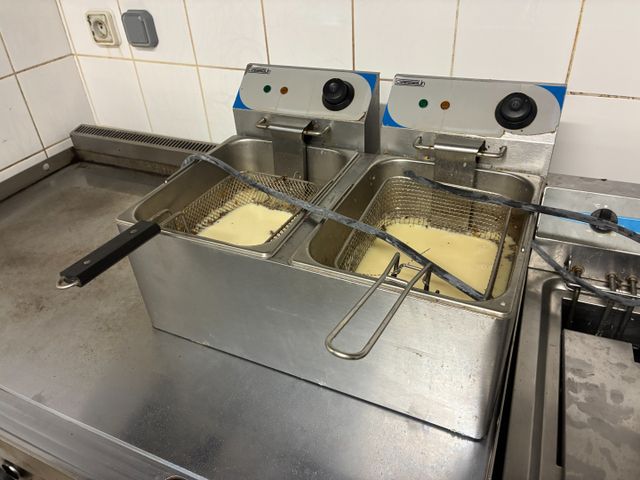 Friteuse double bacs en 220v 2x8 litres CASSELIN. A nettoyer