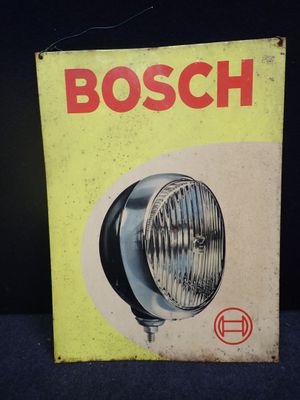 une vieille boîte sur laquelle est représenté un phare de voiture