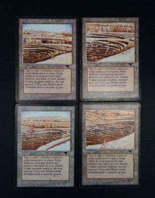 quatre cartes sur lesquelles figure une image représentant un paysage désertique