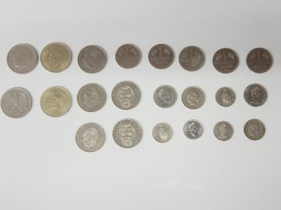 Lot de 22 pièces en argent dont Deutsch Mark, Francs, Livre.