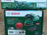 deux boîtes de ponceuses universelles Bosch sur une surface en bois