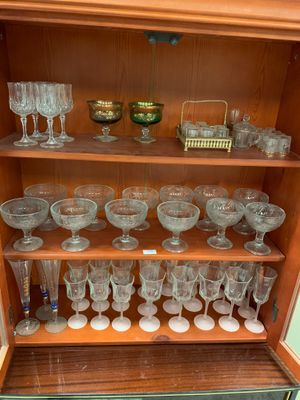 Lot de verrerie : service de verres et divers