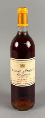 une bouteille de bourbon du Château d'Argec, surmontée d'un bouchon doré