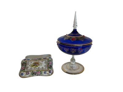 a picture of a blue and white bowl and a small plate