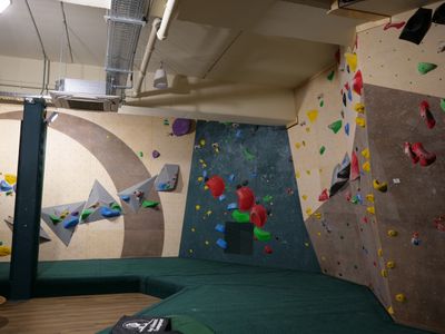 Sur Une Mise A Prix DE 12.000euros Vente D'UN Mur D Escalade…