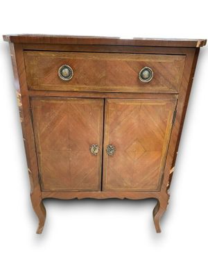 Commode d'entre deux à pans coupés en bois et bois de placag…