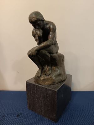 D'après RODIN "le penseur" sujet en régule.