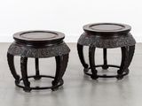 paire de tabourets chinois anciens avec des assises en bois sculpté