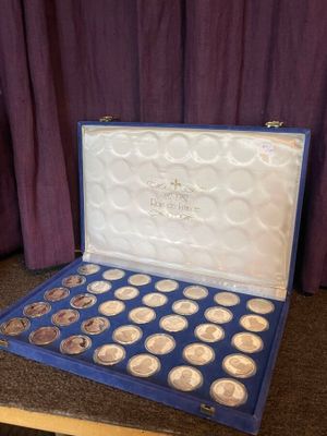 Collection de 35 pièces en argent "Rois de France".