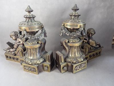 Importante paire de chenets en bronze, à décor d'allégories,…
