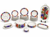 une image représentant un ensemble d'assiettes et de bols décorés de fleurs
