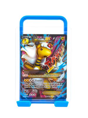 gros plan d'une carte pokemon sur fond blanc