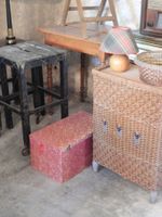 LOT DE PETITS MEUBLES comprenant : sellette, petite table, p… (photo 4)