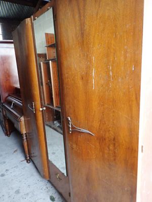 [VINTAGE] Armoire en placage ouvrant à 3 portes, porte du mi…
