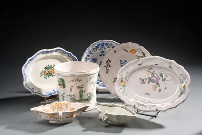 many plates and bowls that are sitting on a table