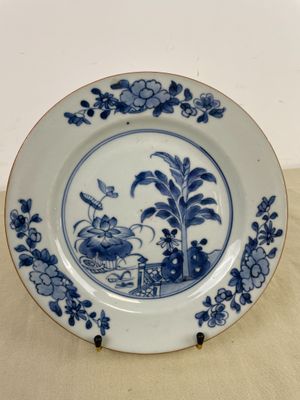 CHINE XVIII e : assiette en porcelaine polychrome et or de l…
