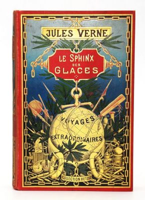 un vieux livre sur lequel figure l'image d'un globe terrestre