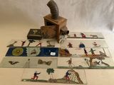 une petite boîte en bois sur laquelle est représentée une scène de groupe