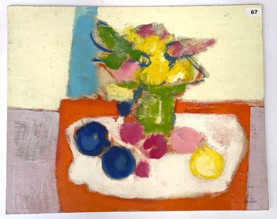 une peinture représentant un vase de fleurs et de fruits sur une table