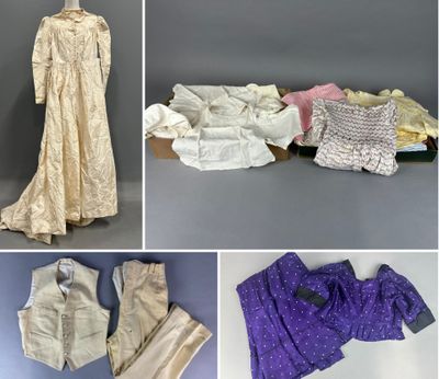 Lot de TEXTILES comprenant : - ROBE de MARIÉE, début XXème s… - Photo 1