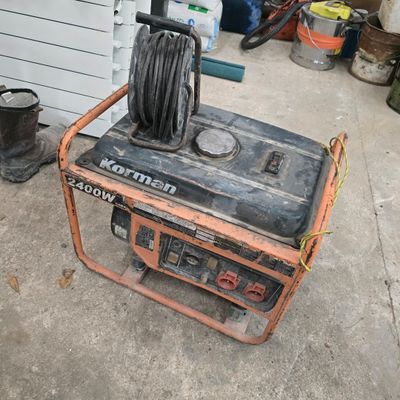 un générateur portable posé sur un chariot