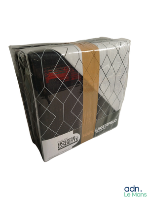 une couverture noire et blanche emballée dans un sac en plastique